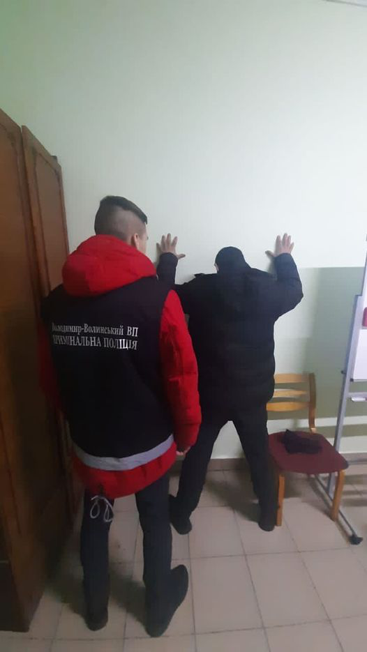 Побив і забрав телефон: у Володимирі затримали грабіжника (фото)