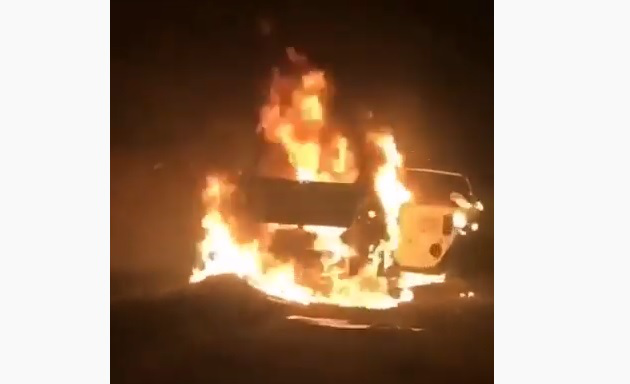 На Малоомелянівському провулку у Луцьку вночі вщент згоріла автівка (відео)