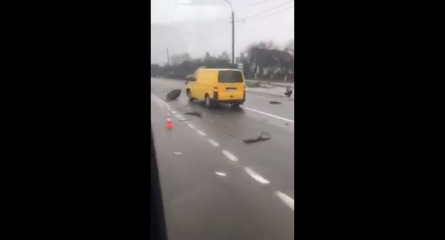 Аварія в Струмівці: «фольксваген» влетів у «рено», а «рено» відкинуло в «шкоду» (відео. оновлено)
