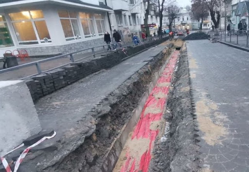 Коли завершаться земляні роботи на вулиці Сенаторки Левчанівської у Луцьку (відео)