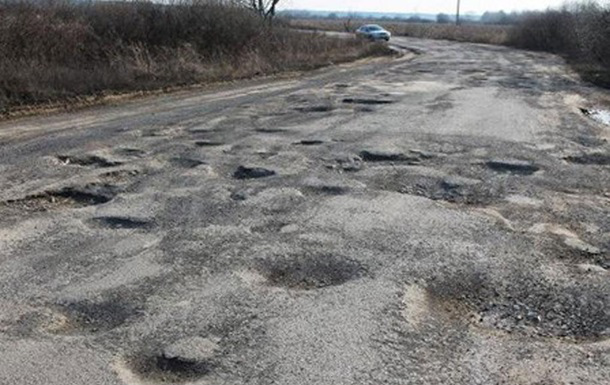 «Катастрофічна ситуація»: керівник Автодору розповів про найгіршу дорогу на Волині