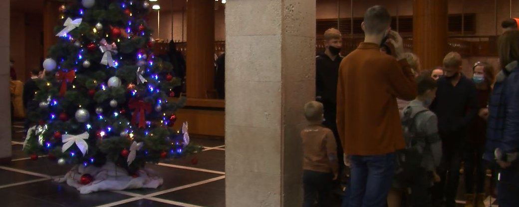 У Луцьку Святий Миколай вручив подарунки 250 дітям-сиротам (відео)