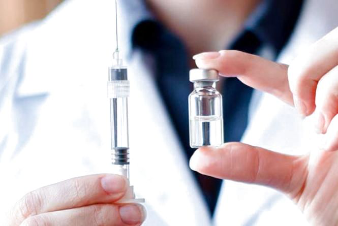 Перша в ЄС: Угорщина розпочала вакцинацію від COVID-19
