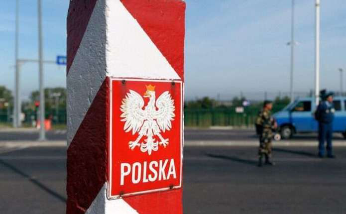 Польща змінила правила в'їзду для українців