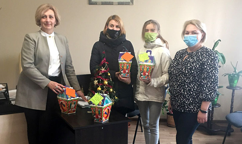 У Нововолинську дітям загиблих учасників бойових дій вручили солодкі подарунки