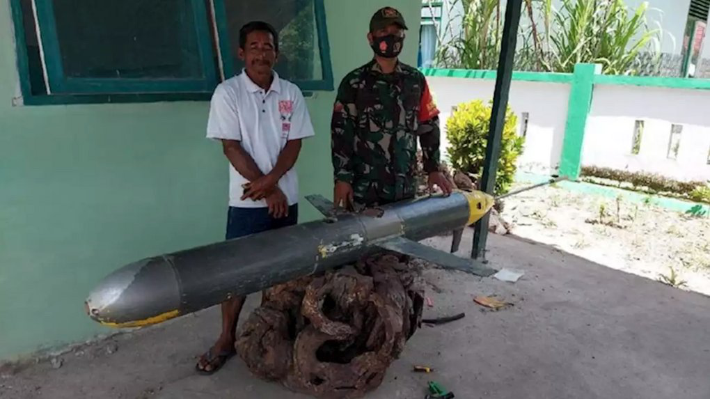 В Індонезії рибалка випадково виловив підводний військовий дрон