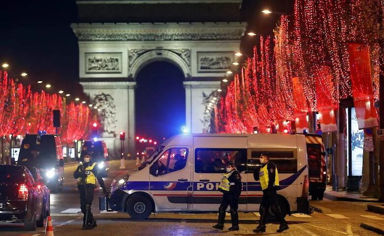 У Франції поліція розігнала нелегальну вечірку на дві тисячі учасників