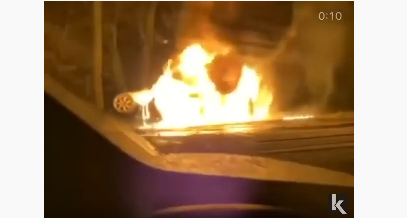 У Дерно уночі вщент згоріла автівка (відео)