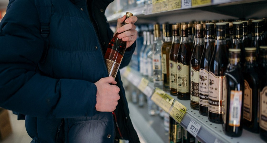 У Луцьку 25-річний молодик поцупив з магазину алкоголь