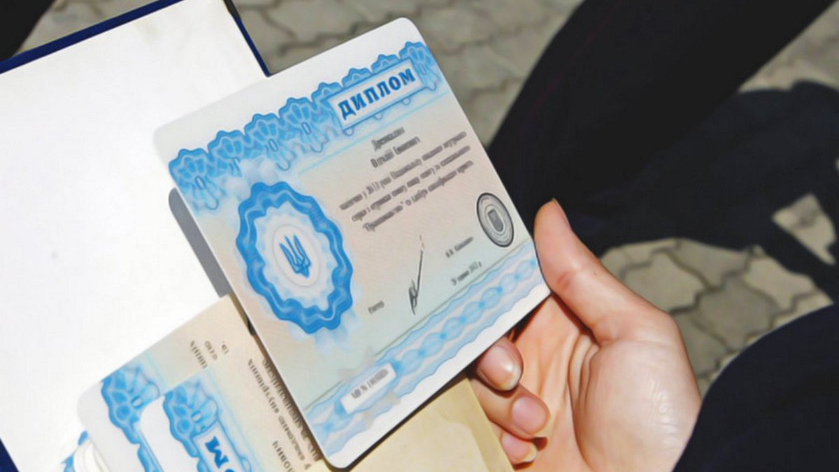В Україні затвердили нові форми дипломів про вищу освіту