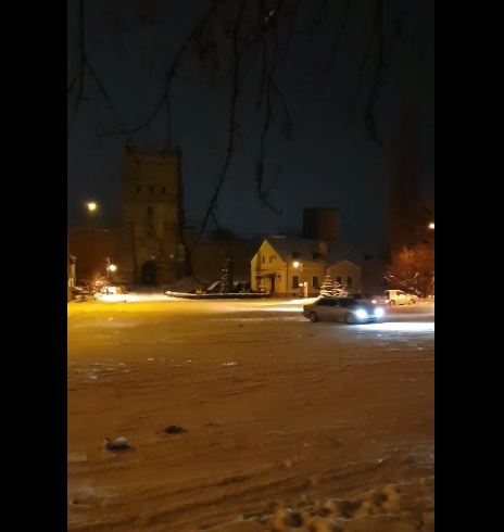 На площі перед Луцьким замком влаштували дрифт (відео)
