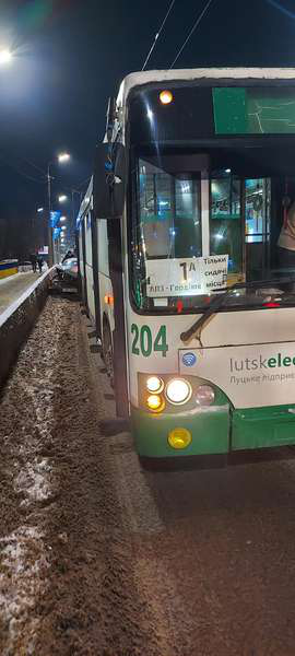 Аварія з тролейбусом у Луцьку: водій автівки був напідпитку