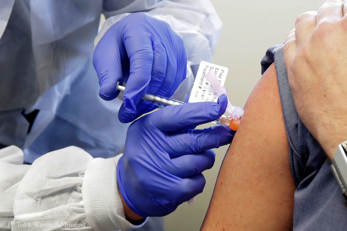 Половина українців не хоче вакцинуватися проти коронавірусу