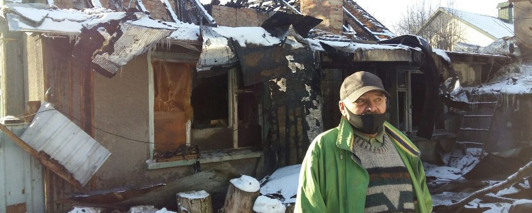 Пенсіонера, у якого згоріла хата в Жидичині, прихистили сусіди (відео)