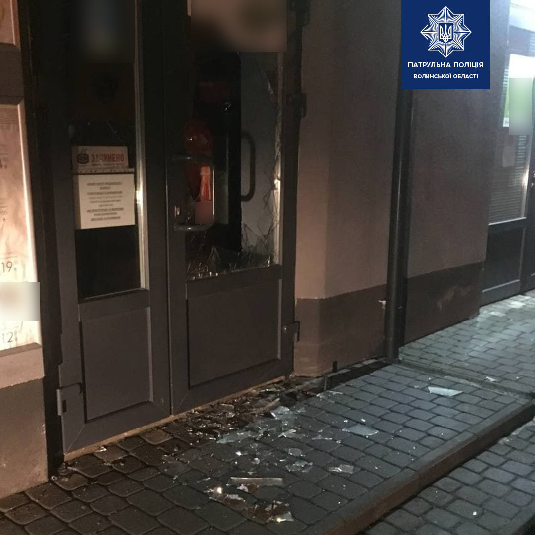 Розбив двері й «обчистив» магазин: у Луцьку зловили ймовірного крадія (фото)