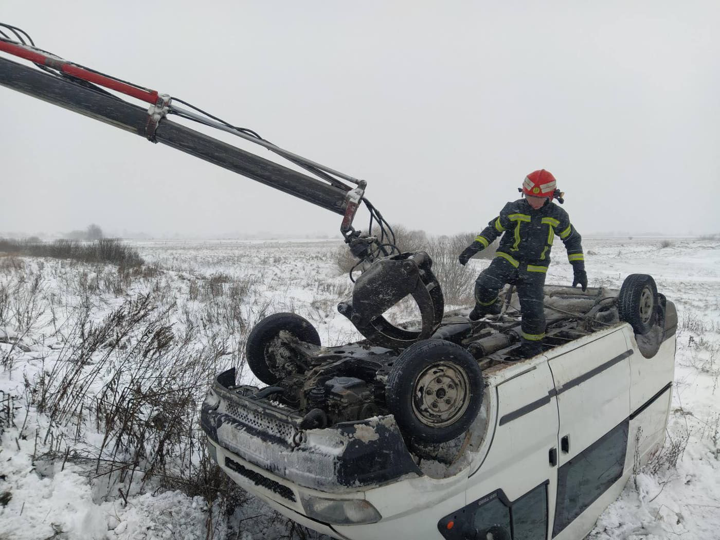 На Волині рятувальники за пів дня звільнили із снігових заметів 24 авто