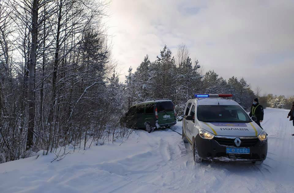 На Волині поліцейські допомогли десяткам водіїв, які потрапили в халепу (фото)