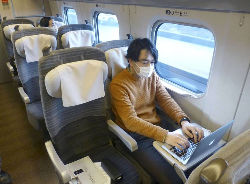 Віддалена робота під час подорожі: в Японії почали тестувати вагони-офіси