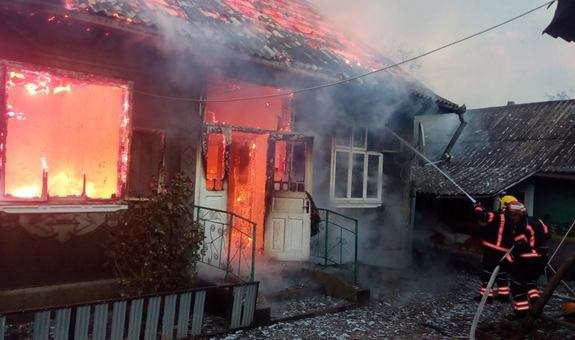 У Горохівському районі під час пожежі загинув чоловік, жінку – госпіталізували
