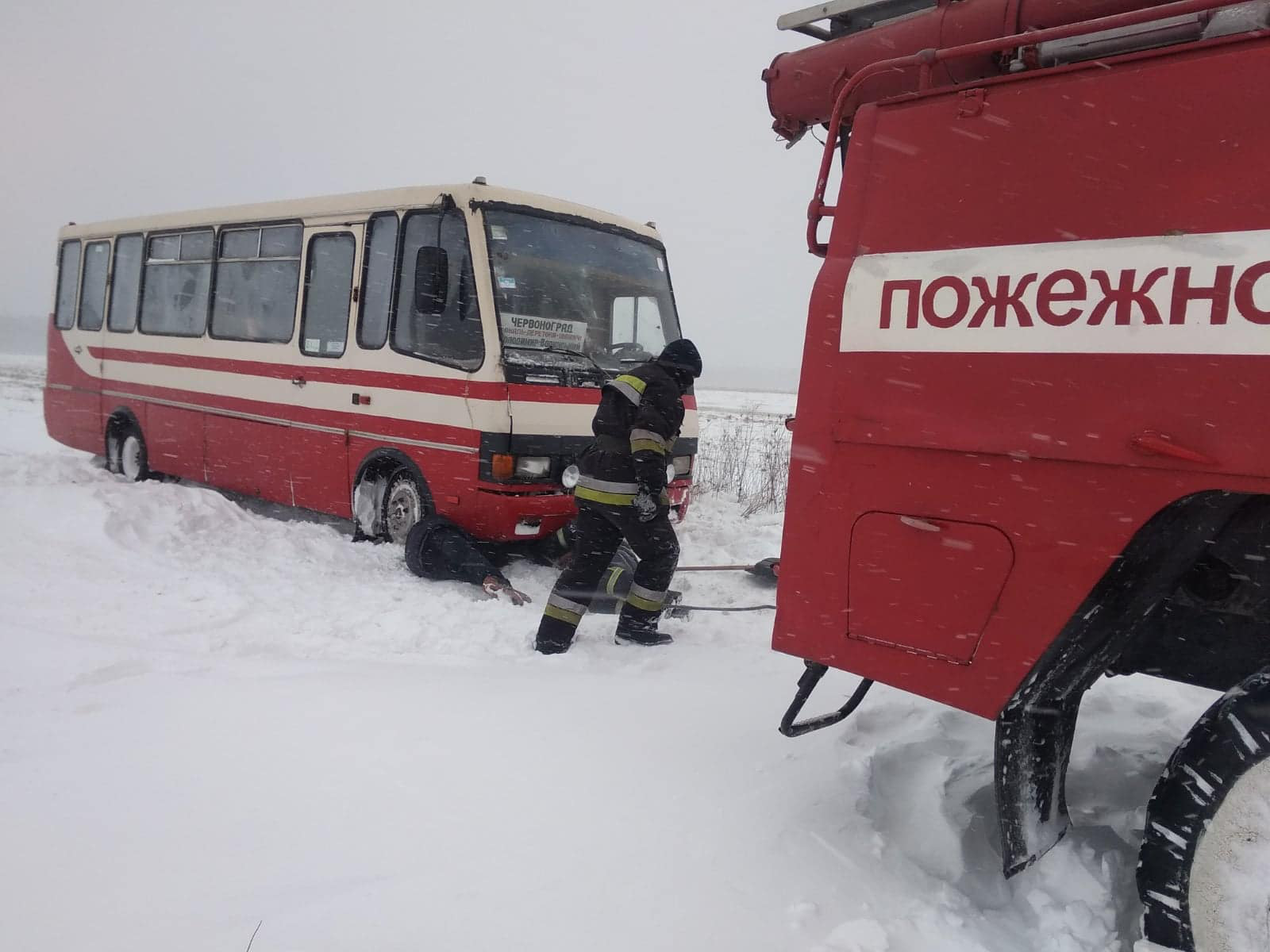 За добу зі снігових заметів на Волині витягнули 53 людини