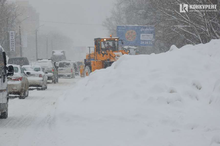 Балка, Кічкарівка, ЛПЗ: в Луцьку зі снігу розкопують приватні сектори
