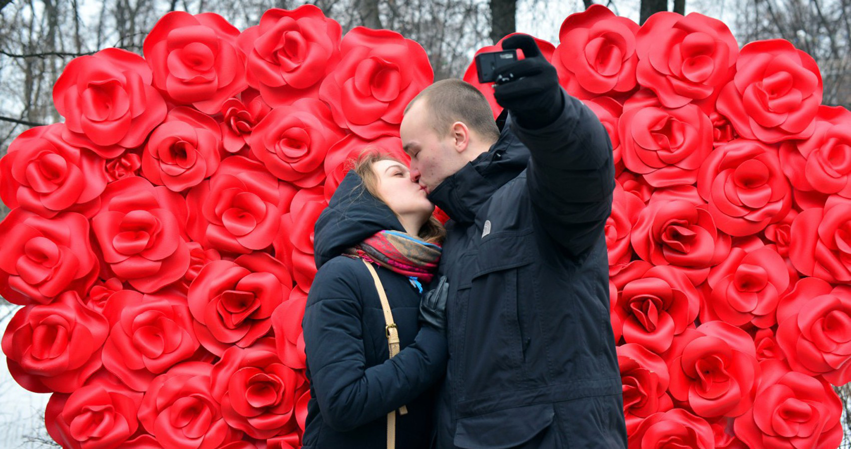 Понад половина українців планують дарувати подарунки на День святого Валентина - соцопитування