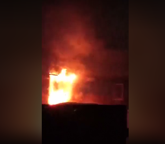 Пожежа у Ковелі: згоріла стара хата (відео)