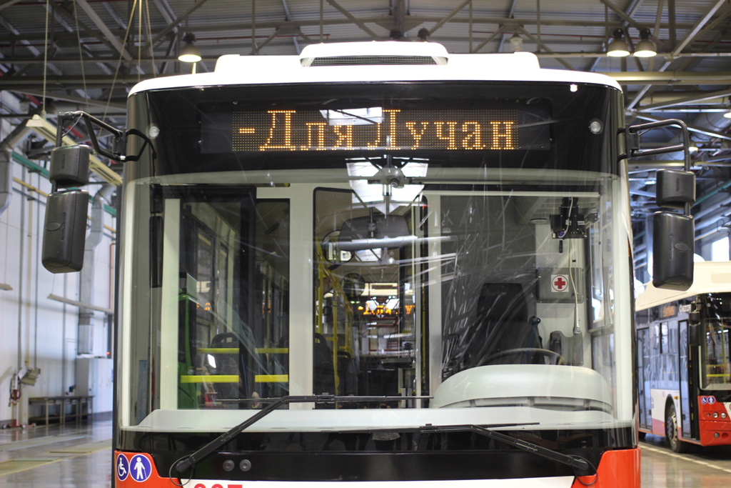 Красені на п'ять мільйонів: Луцьк отримав ще чотири нові тролейбуси (фото,відео)