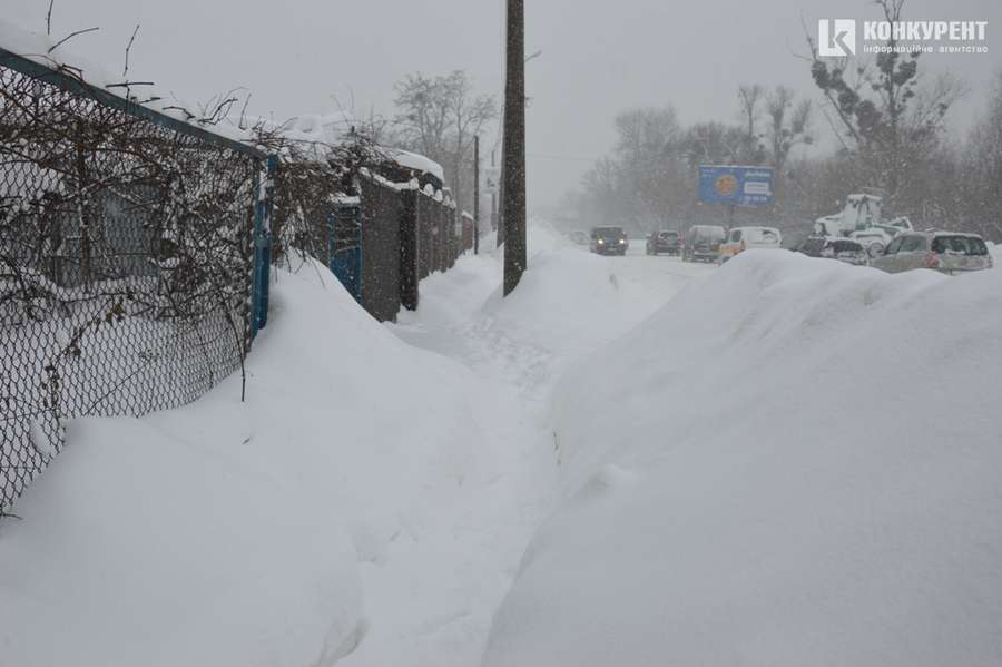 Як розтане – буде катастрофа, – депутатка Луцькради про кучугури снігу в приватному секторі (відео)