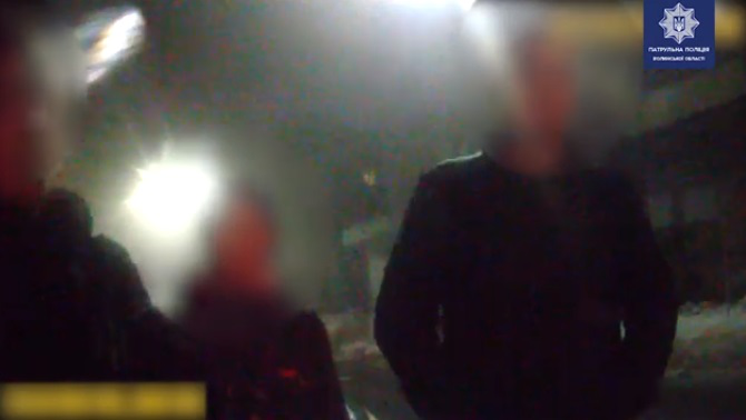 У Ковелі п’яна і без «прав» водійка облаяла патрульних, а пасажир кидався з кулаками (відео)