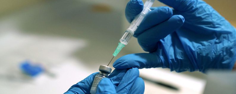 На Волині проти коронавірусу вакцинували 231 медпрацівника