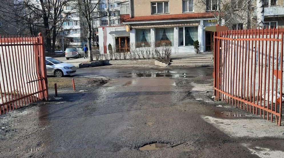Шукають очевидців: біля обласної лікарні в Луцьку збили чоловіка – водій зник