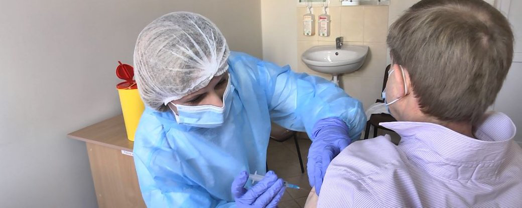 Близько 50 медпрацівників Луцької клінічної лікарні вакцинувалися від коронавірусу