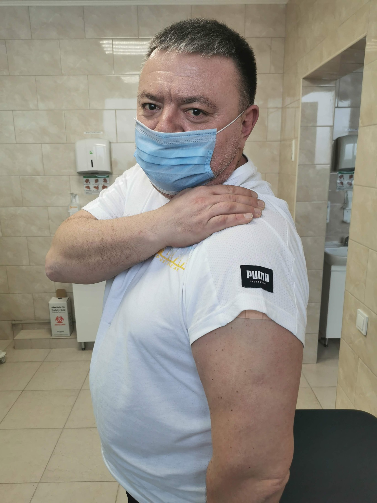 Директор луцької поліклініки №1 Ігор Гнетньов вакцинувався проти COVID