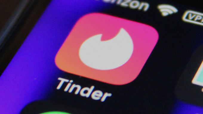 Користувачі Tinder  зможуть перевіряти біографію свого співрозмовника