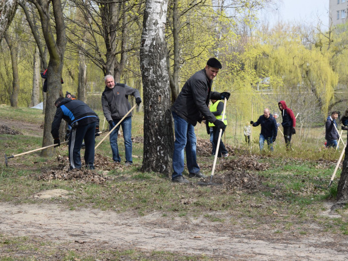 Прибирання й озеленення: у Луцьку стартувала «Ековесна»