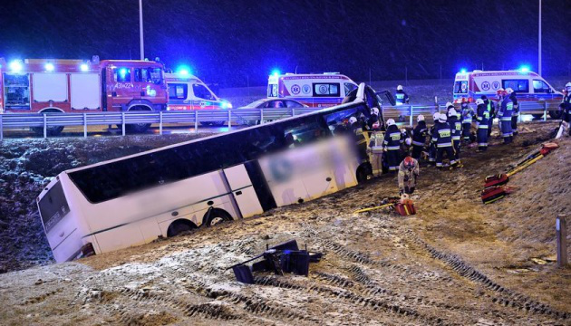 У Польщі автобус з українцями втрапив в аварію: є загиблий і постраждалі