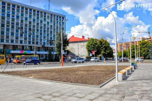 Біля «Променя» – нова розмітка, на Бандери – без паркування: у Луцьку вдосконалять рух