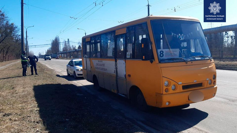Водія маршрутки, який порушив ПДР у Луцьку, розшукали і покарали