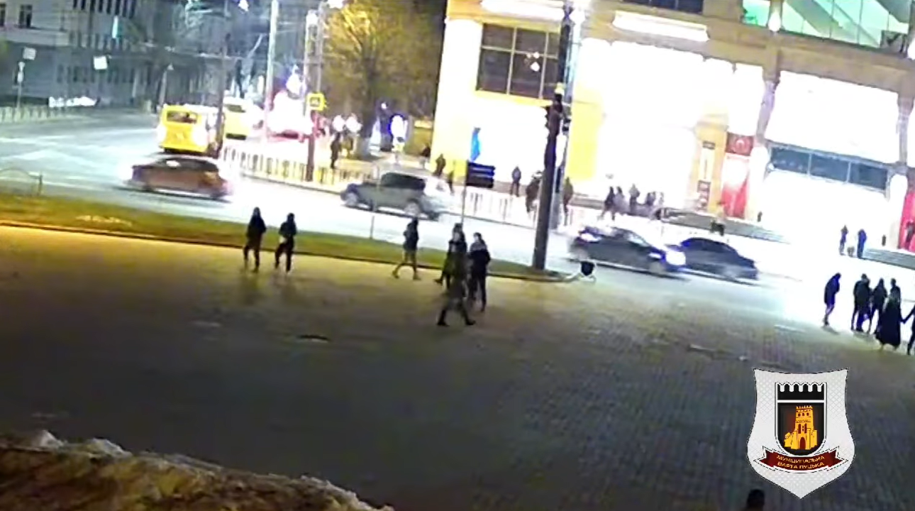 Постріли у Луцьку зафіксували камери муніципалів: молодики втекли на сірому Renault (відео)