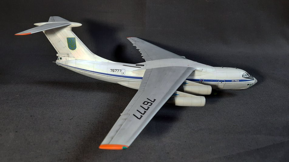 Лучанин змайстрував модель літака, який збили над Луганськом (фото)