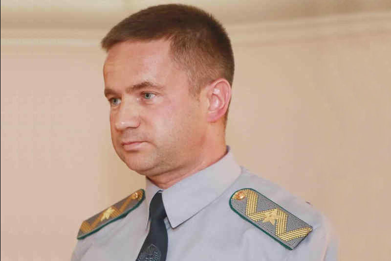 «Слуга» Слюсарєв незаконно літав до Криму і вже боргує 40 тисяч гривень, – розслідування