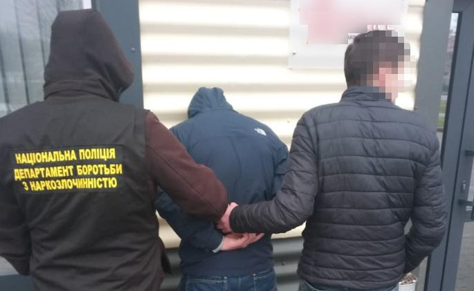 У Володимирі затримали чоловіка з небезпечним психостимулятором (фото)