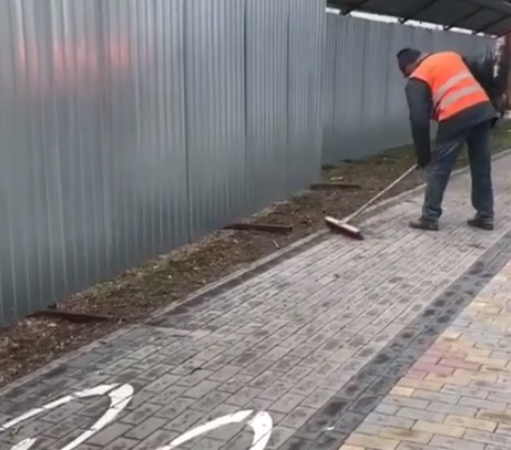 Знищена велодоріжка у Луцьку: виконроба покарали і змусили все відновити (відео)