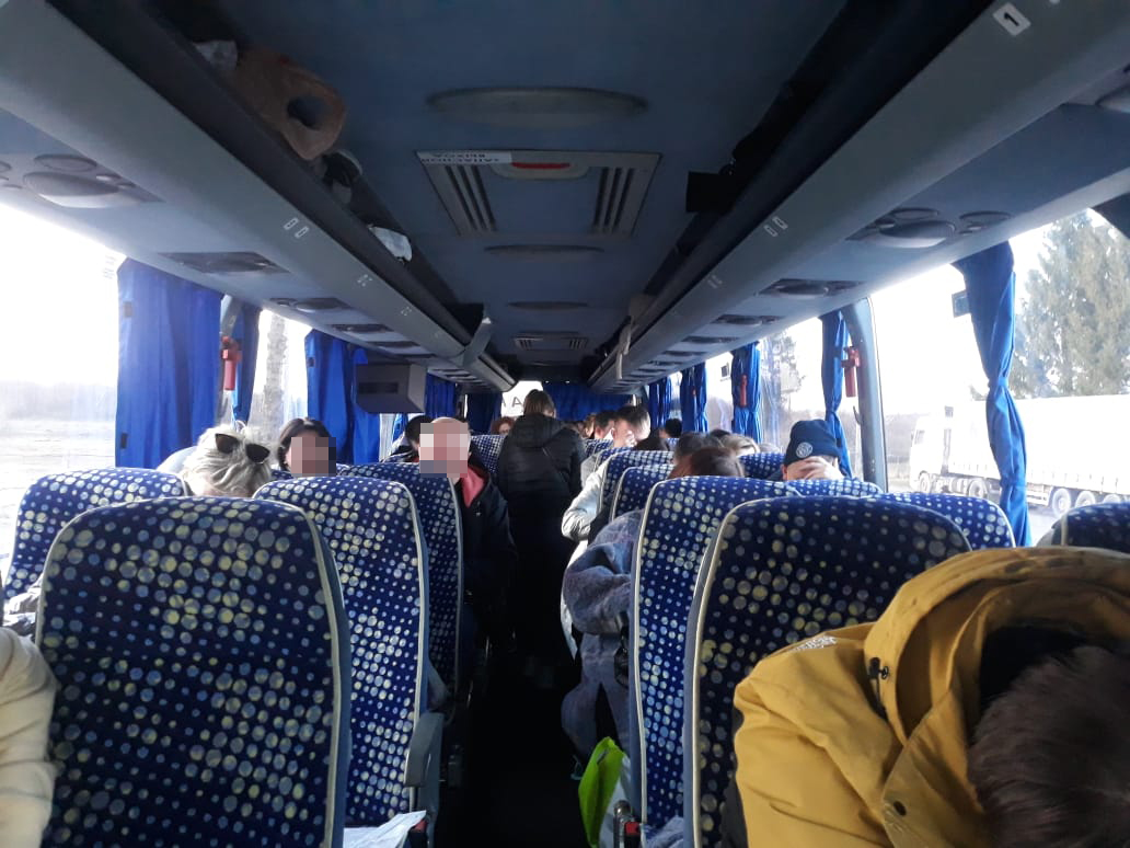 Луцькі прикордонники не пустили в Україну 35 білорусів з підробленими ПЛР-тестами (фото)