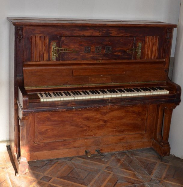 Волинський краєзнавчий музей отримав піаніно, якому понад сто років