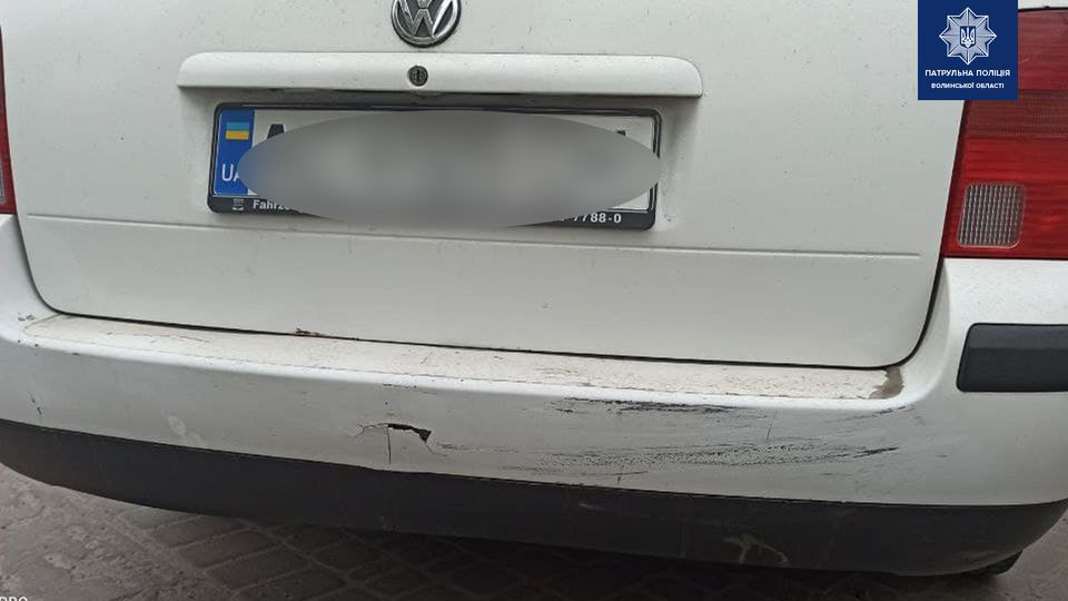 У Ковелі водійка на «тойоті» наїхала на припарковане авто і втекла (фото)