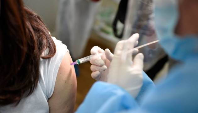 За півтора місяця від коронавірусу вакцинували 1% волинян