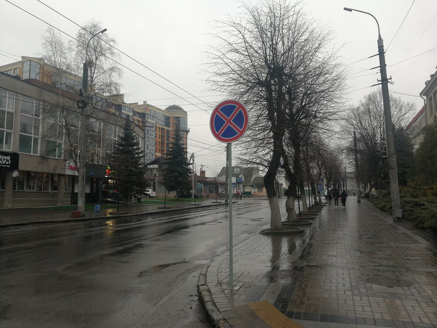 Зупинка заборонена: в Луцьку на Винниченка – новий дорожній знак