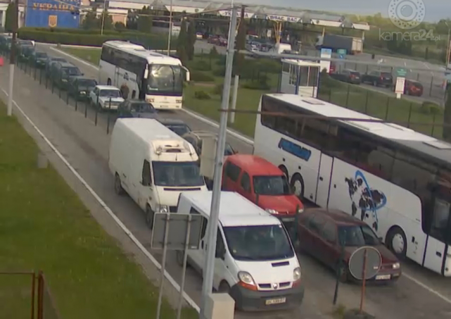 На кордоні з Польщею автомобілі застрягли в чергах